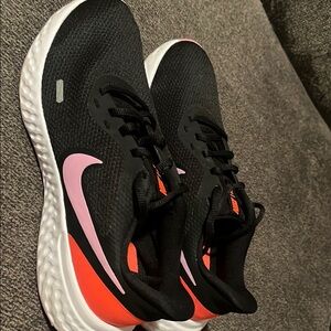 Nike Women's Black and Pink Running Shoes